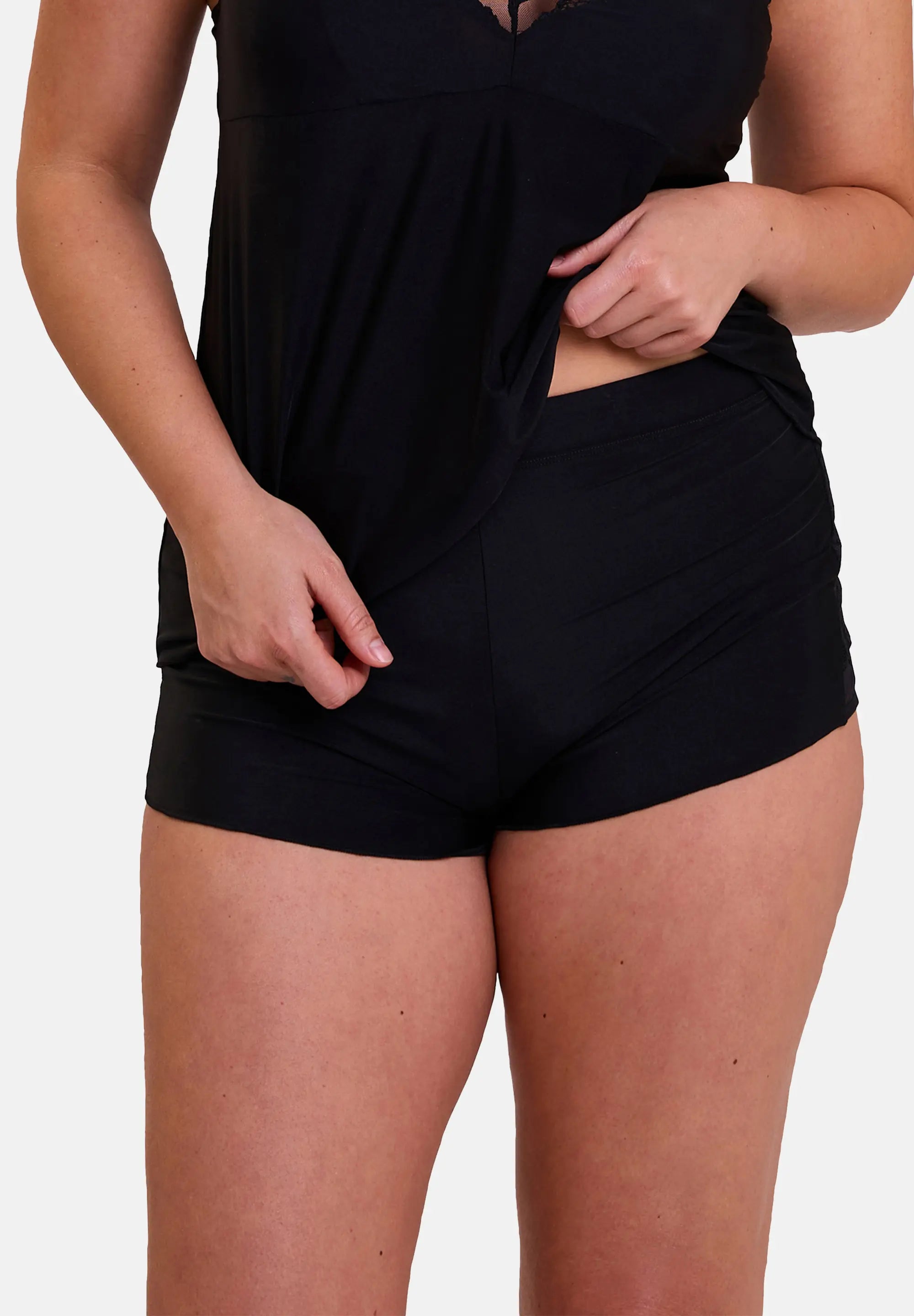 Pantaloncini neri così femminili